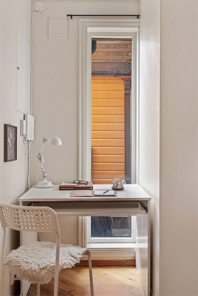 Krok med plass til skrivebord.