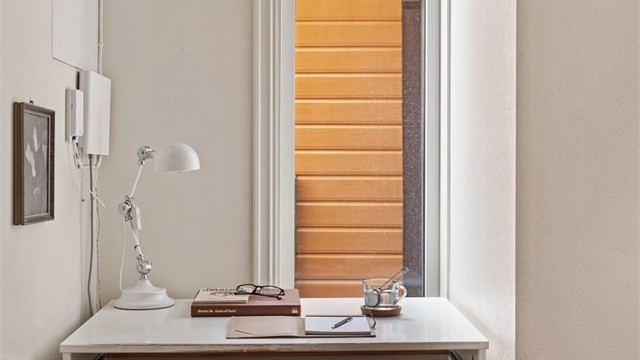 Krok med plass til skrivebord.