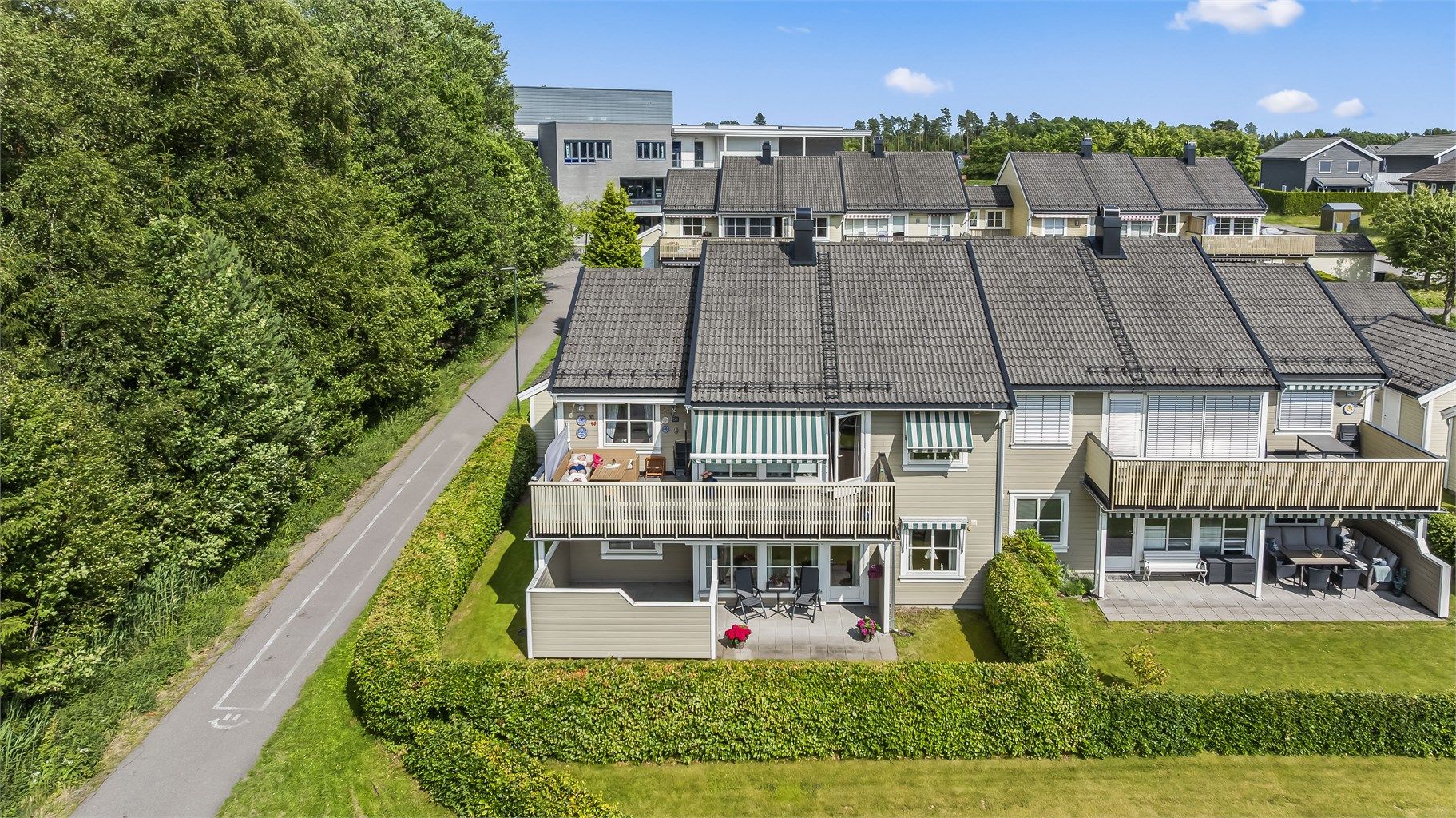 Leiligheten har en fin beliggenhet nær Sandåsen skole