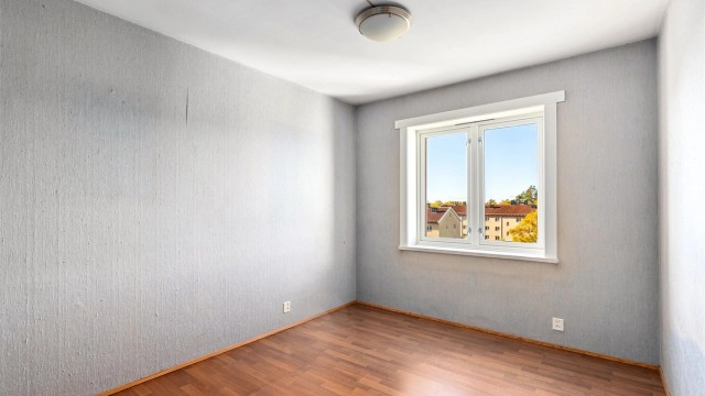 Soverommet har god plass til dobbeltseng og nattbord.
