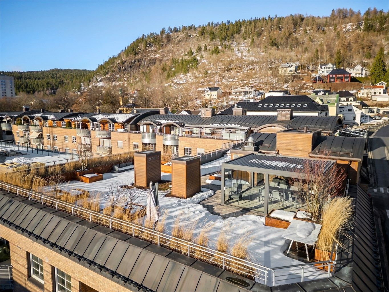 Stor og fin uteplass på felles takterrasse for borettslaget