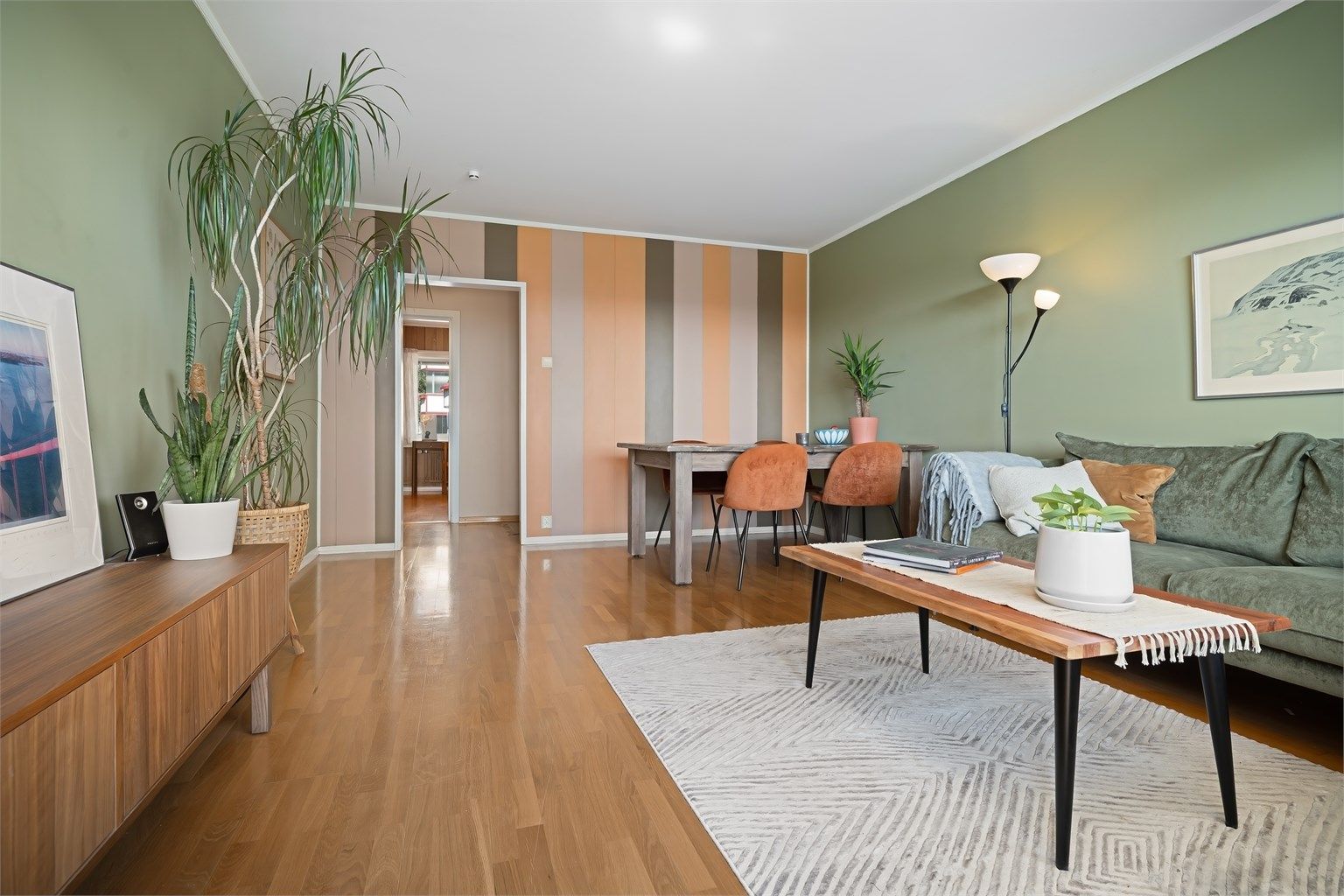 Gulvflater belagt med parkett og laminat.