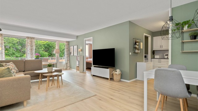 Krogsveen v/Azra Hadzic har gleden av å presentere Kjos Ringvei 9B - en romslig leilighet med god planløsning og solrik uteplass.