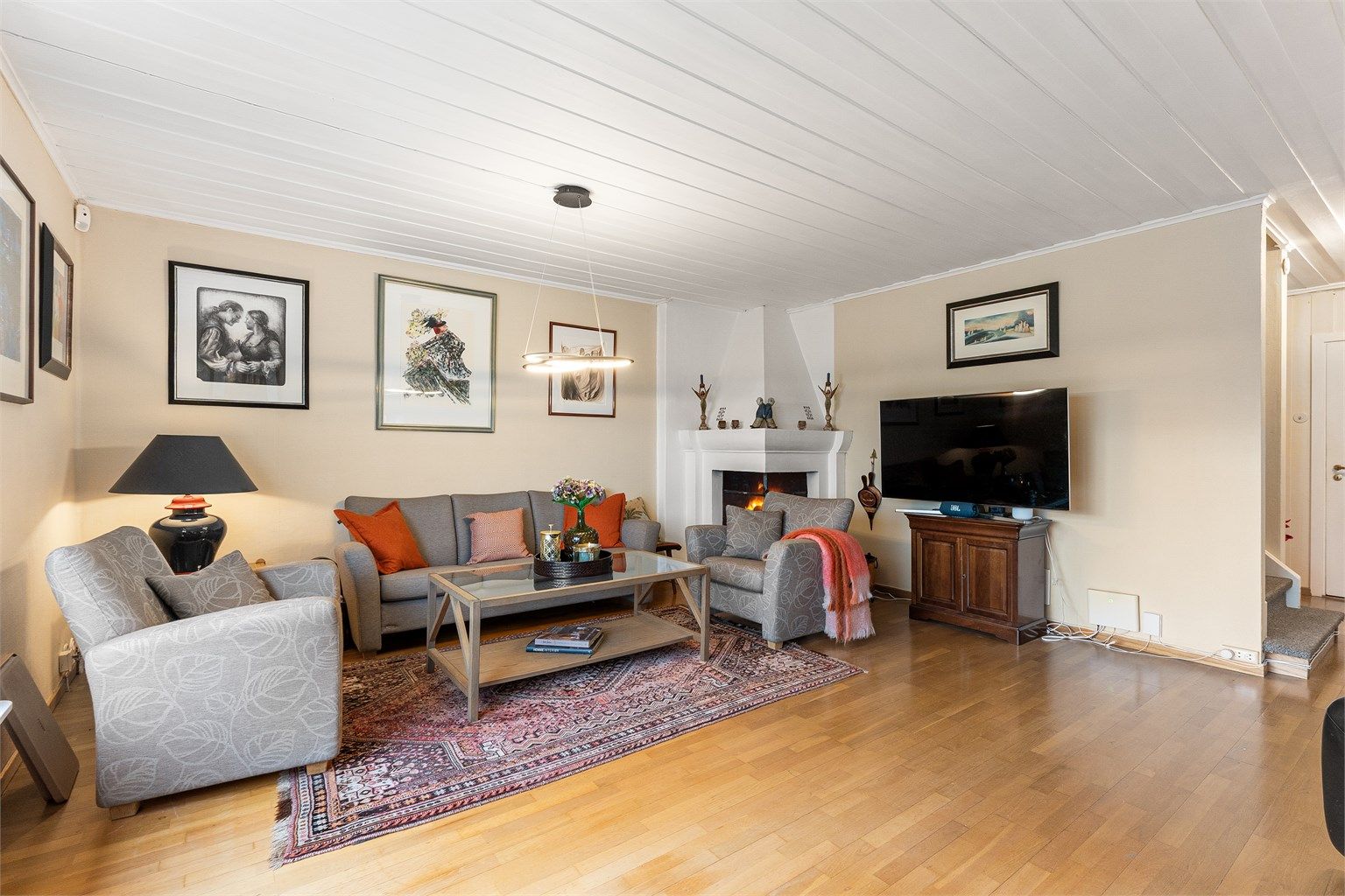 Her er det god plass til flere sittegrupper og ulik møblering.