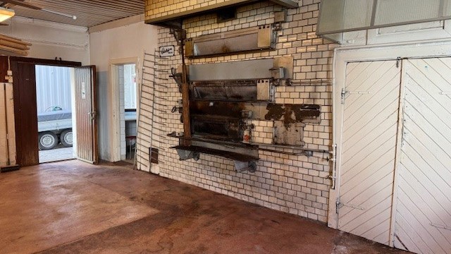 Den gamle bakerovnen hvor en baker direkte på stein.