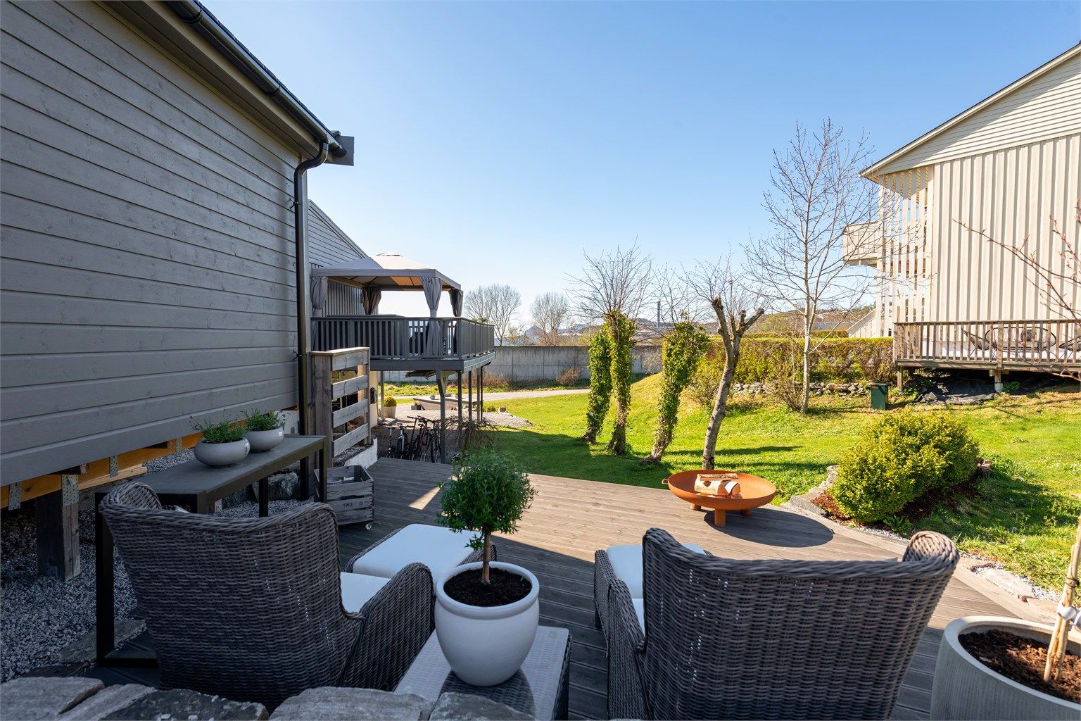 En lun og koselig krok i hagen