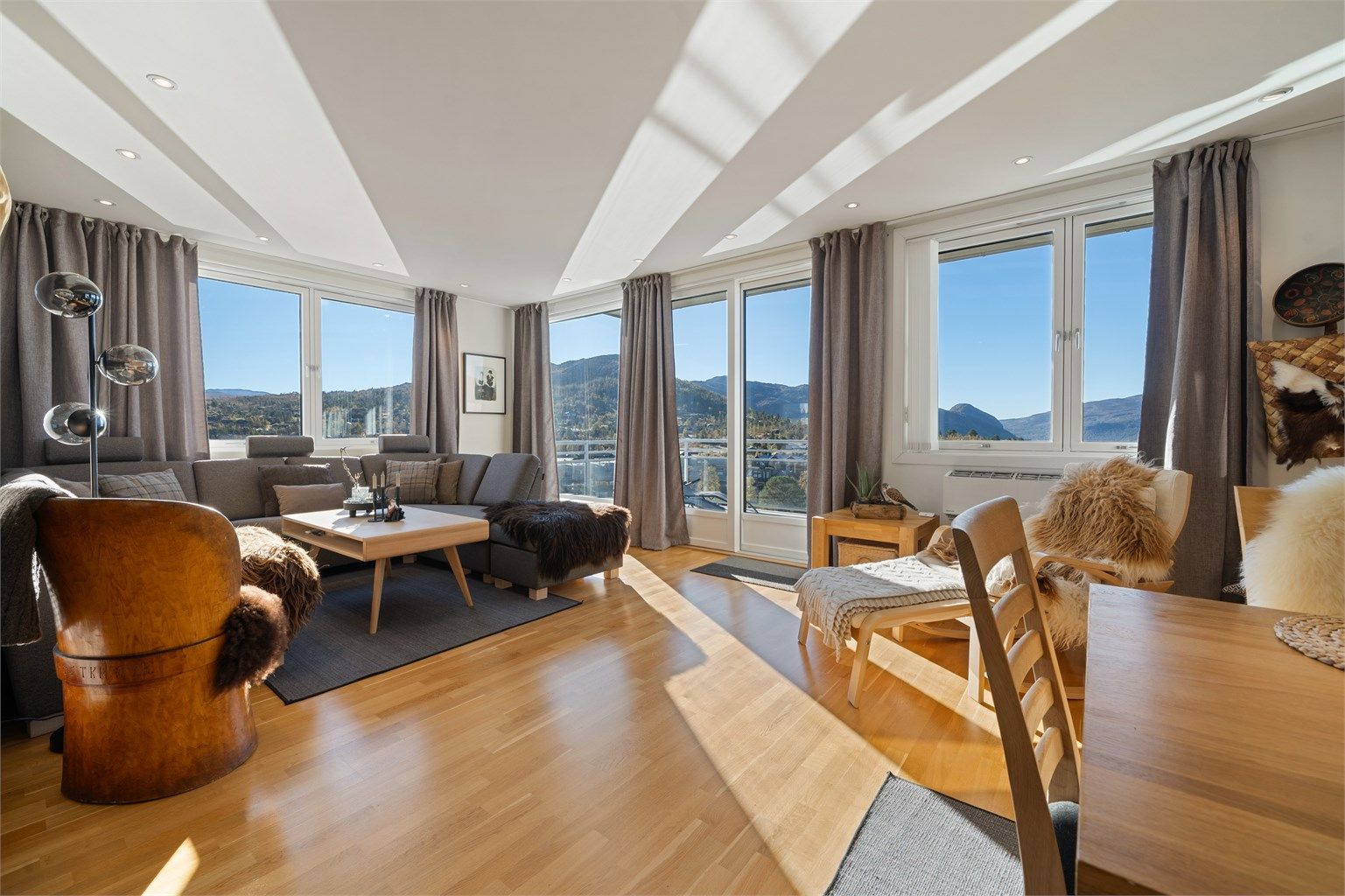 Flott utsikt mot Hartevassnutane.