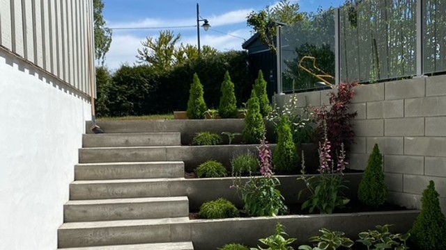 Selgers egne sommerbilder fra hage og uteplasser