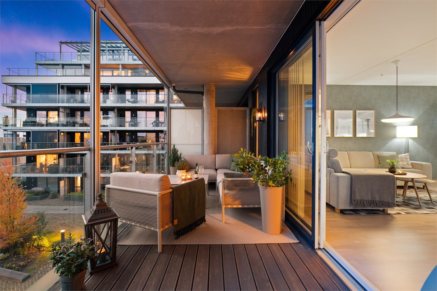 Balkongen er en flott forlengelse av stuen .