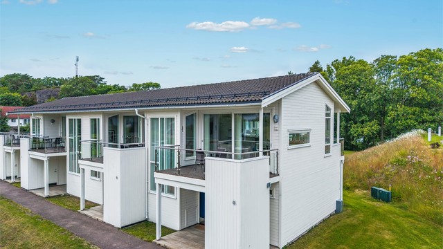 Havna Skjærgårdspark ligger vakkert til ved Røssesundet med gode solforhold.