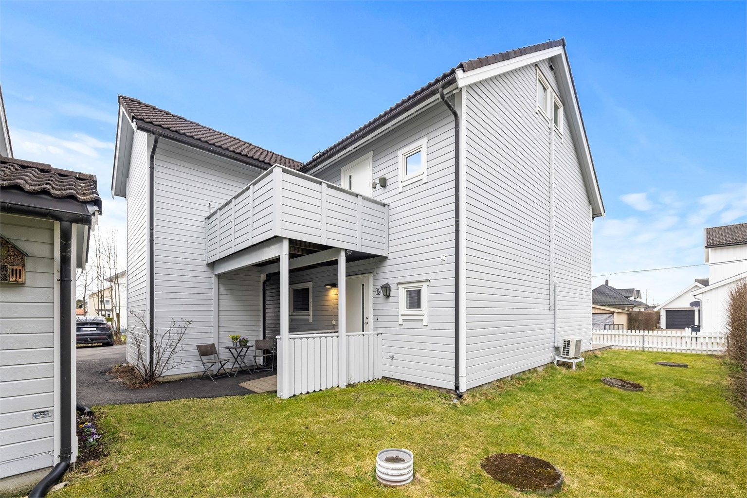 Leiligheten ligger i første etasje i et veletablert og rolig borettslag.