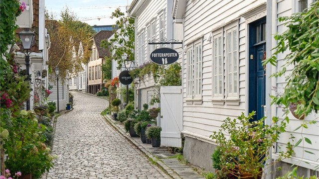 Man kan tusle langs sjøen, gjennom Bjergstedsparken eller vi Gamle Stavanger ned til sentrum.