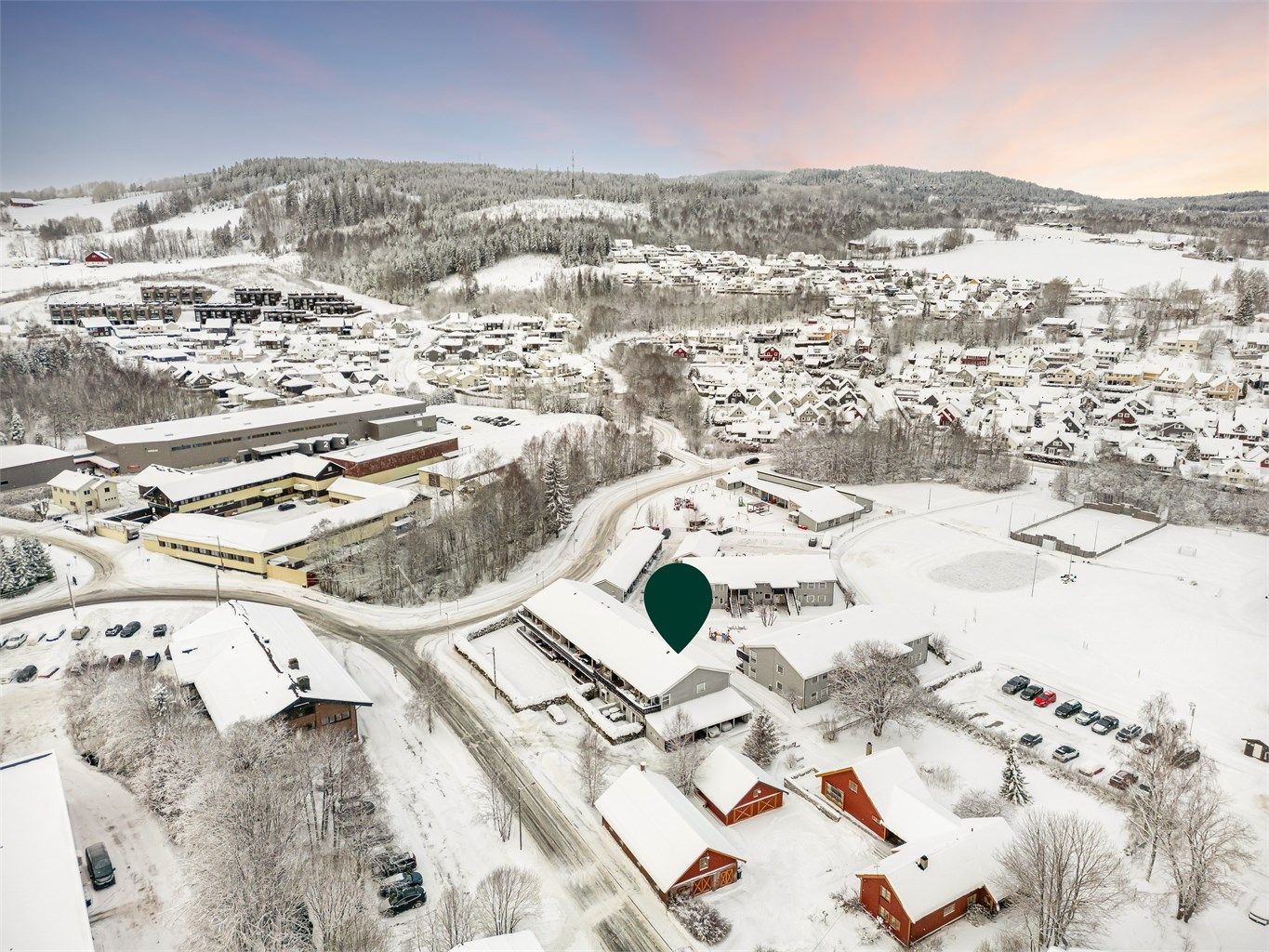 Kort vei til Asker og Drammen som har et bredt utvalg av servicetilbud og sentrumsfasiliteter