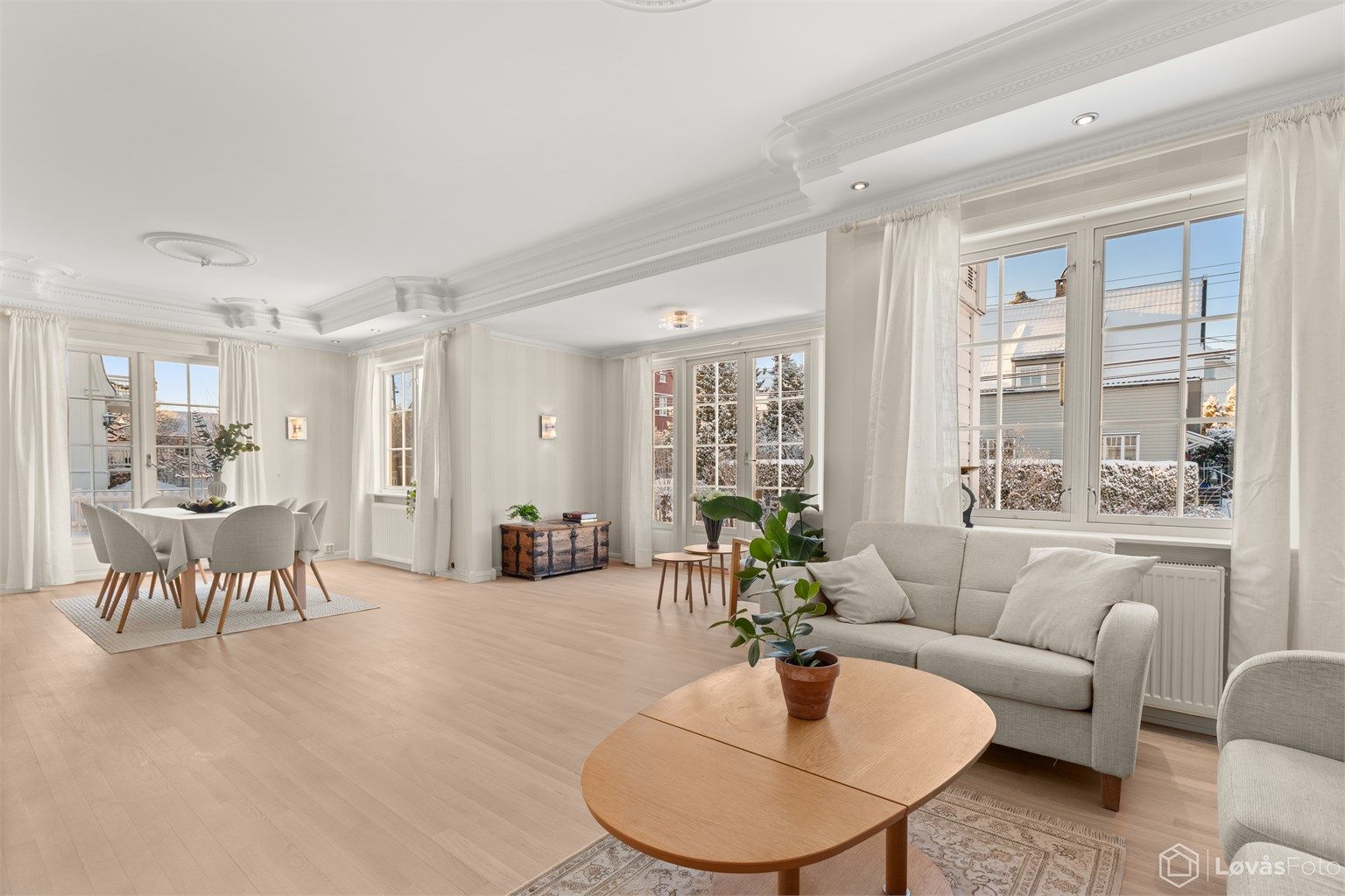 God plass til møblering i flere soner