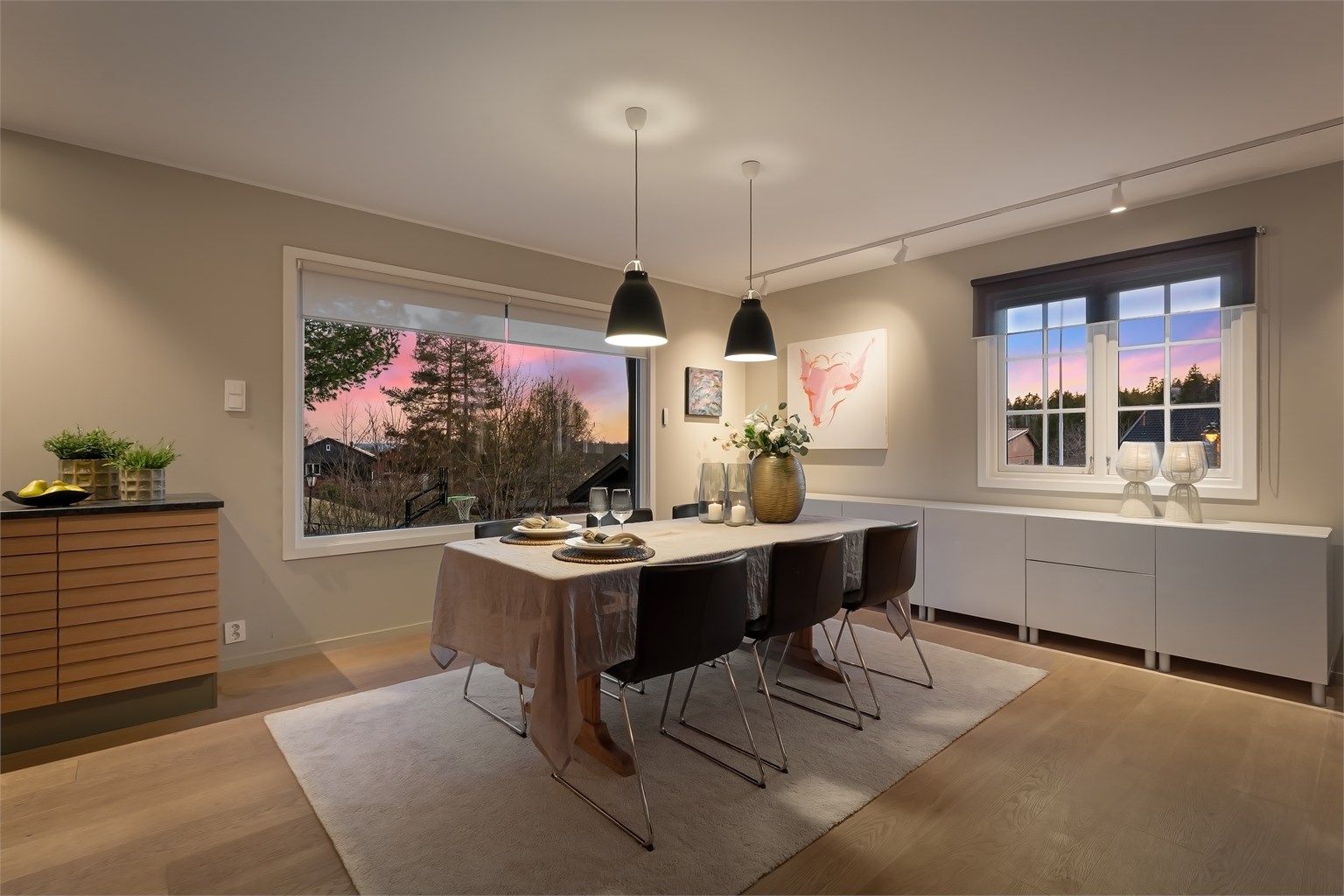  Vinduer i 1. etasje og underetasje fra 2016. Øvrige vinduer fra 2010 og 2013