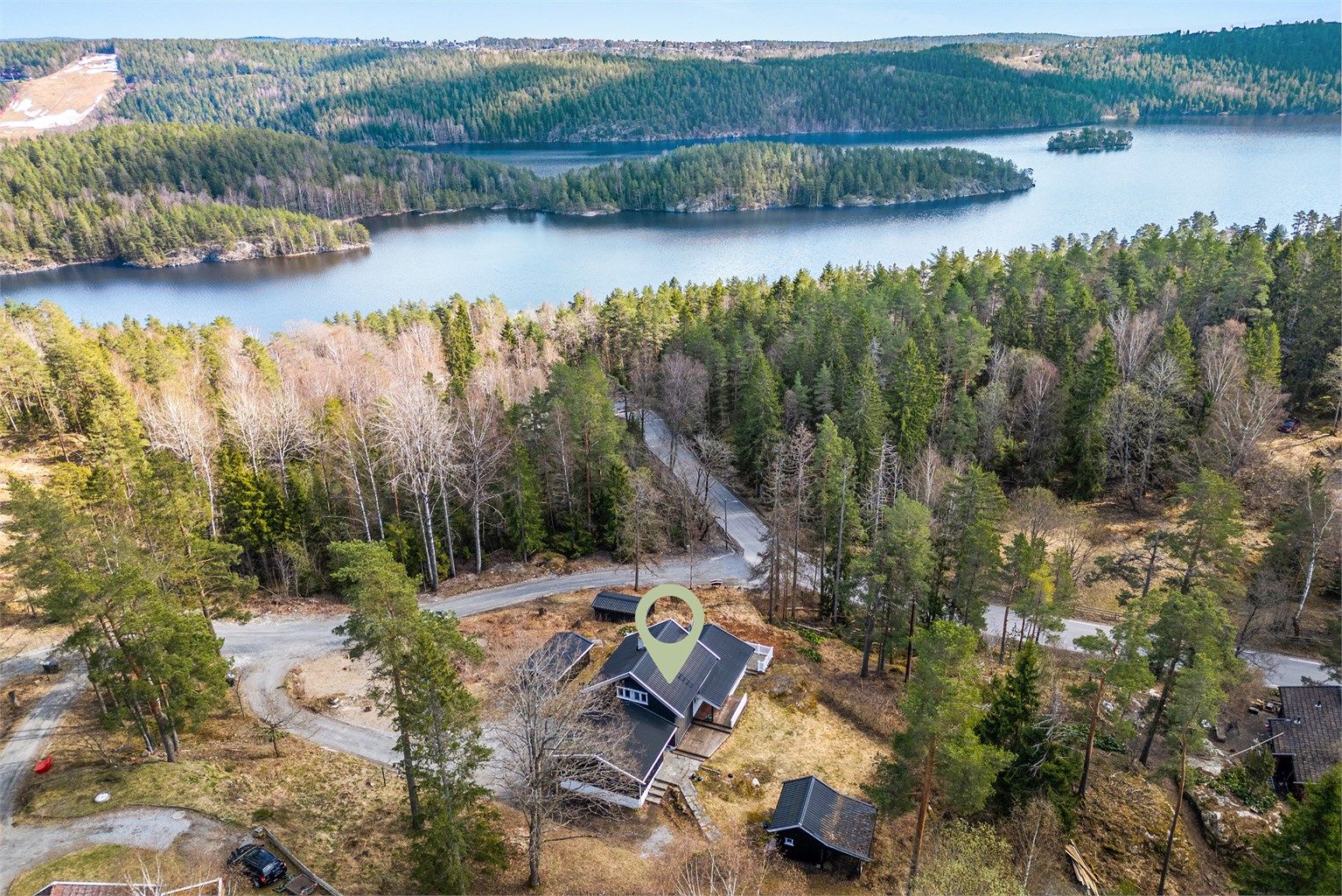 Sjarmerende eldre enebolig landlig beliggende - utsikt mot Gjersjøen- kort vei til Kolbotn sentrum