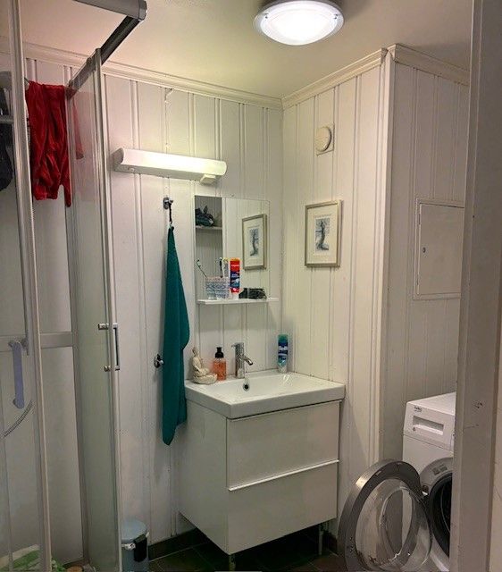 Bad underetasje  (utleiedel - ikke byggemeldt og godkjent)