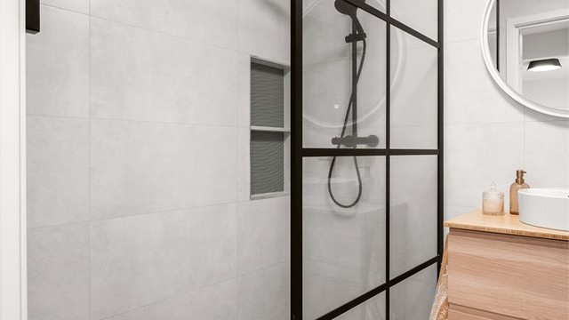 Bad - stor dusjnisje med glassvegg - Håndkletørker montert på vegg