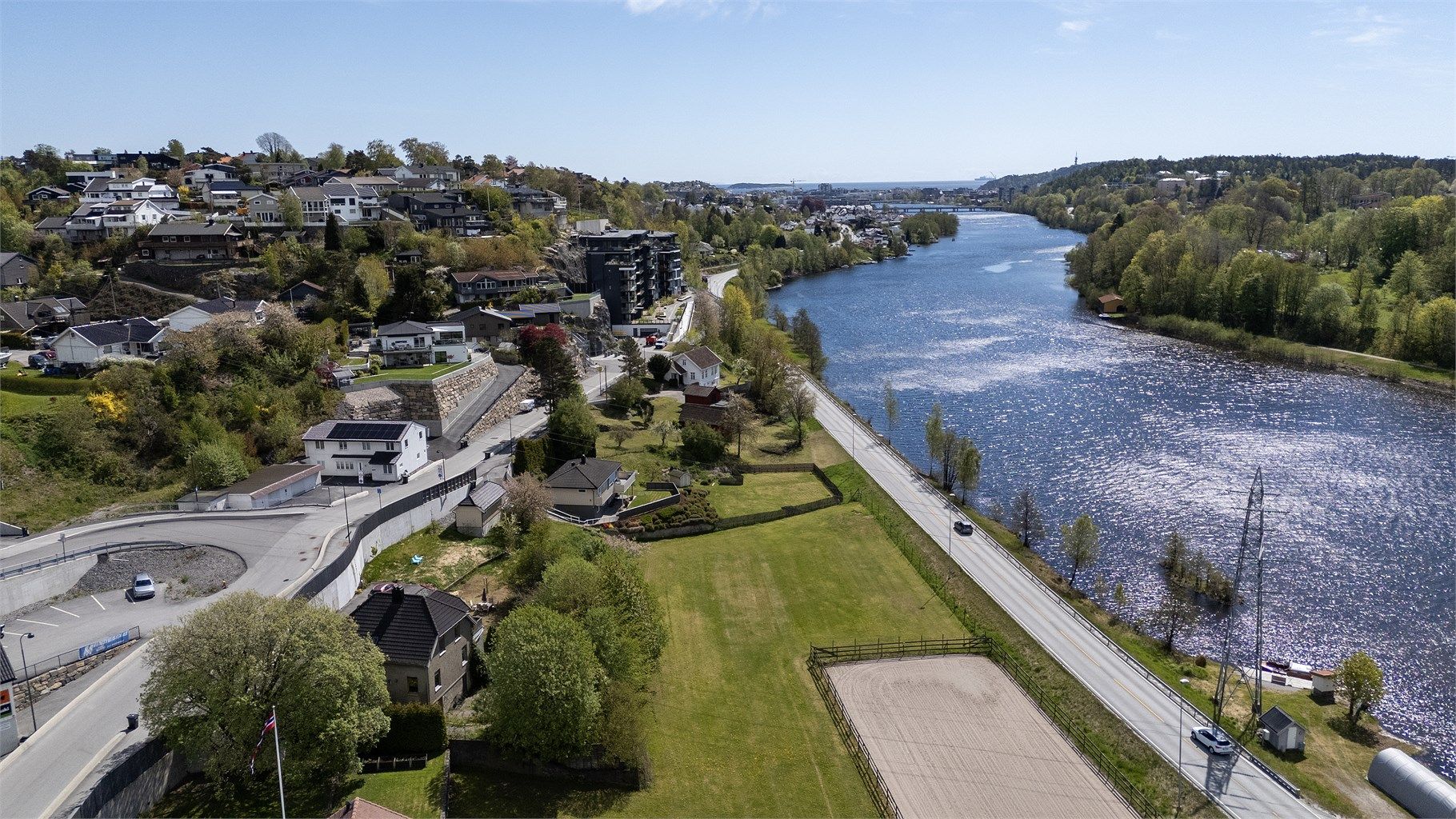Dette er en gylden mulighet til skape seg sin egen drømmebolig med stor tomt, hybel og nærhet til byen