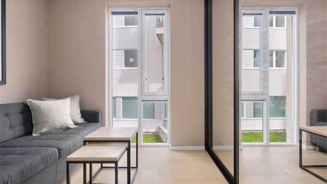 Soverom 3 med flere bruksområder. Her og er det montert skyvedørsgarderobe fra Leba