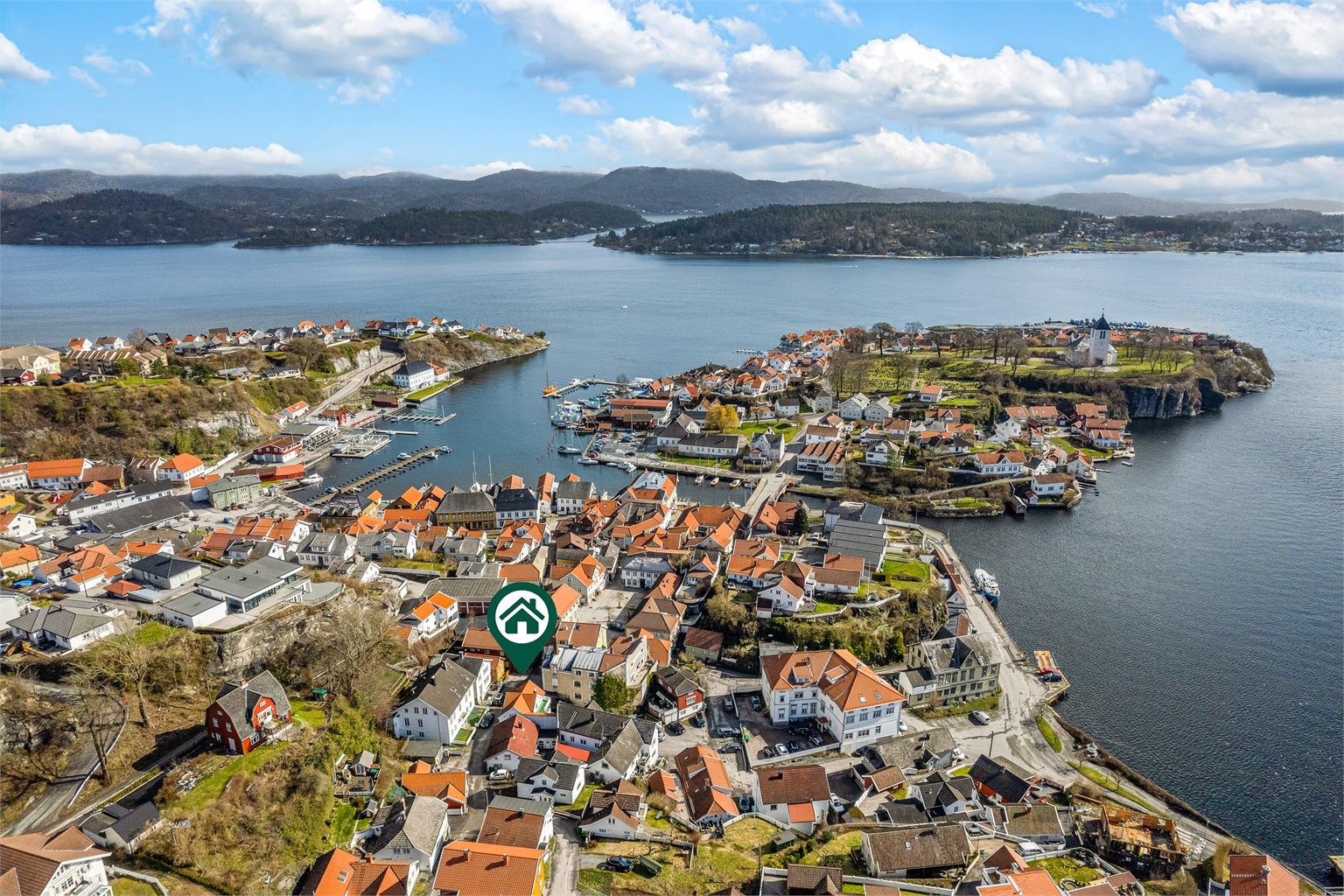 Skjærgården i området er variert og vakker.
