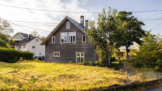 Kledning og vinduer på vegg mot sør ble skiftet i 2018