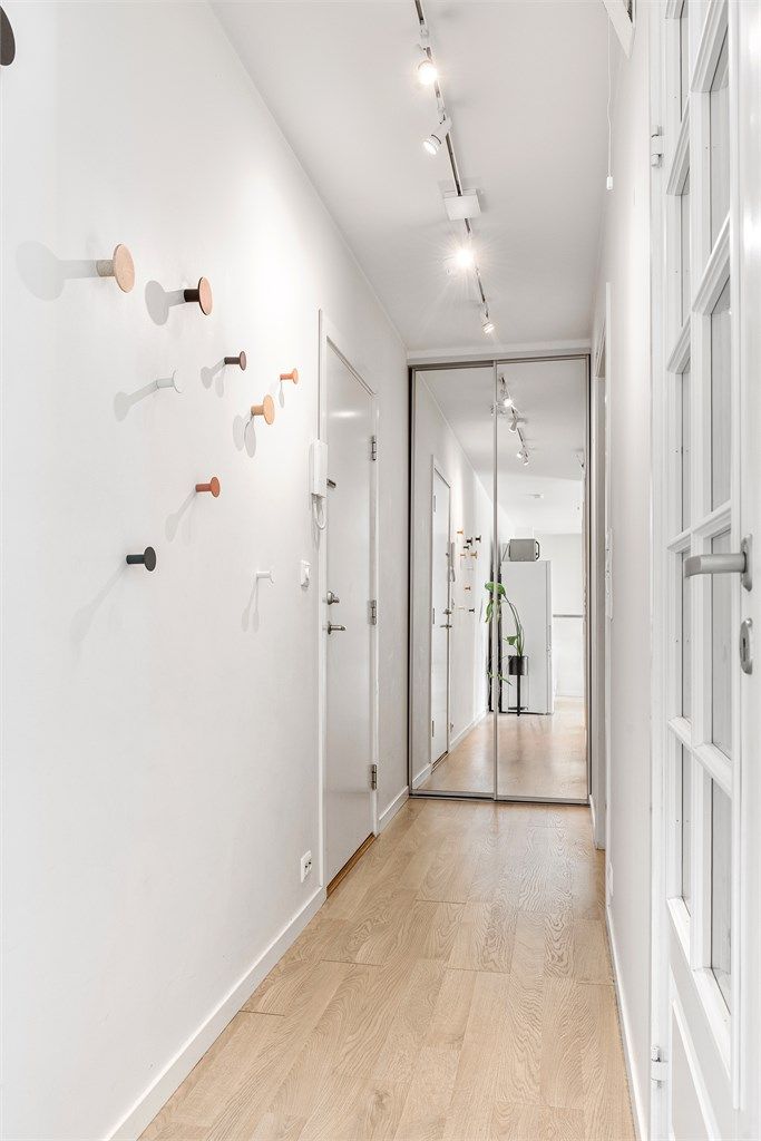 Inngangsparti/entre med skyvedørsgarderobe