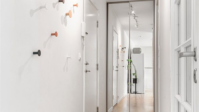 Inngangsparti/entre med skyvedørsgarderobe