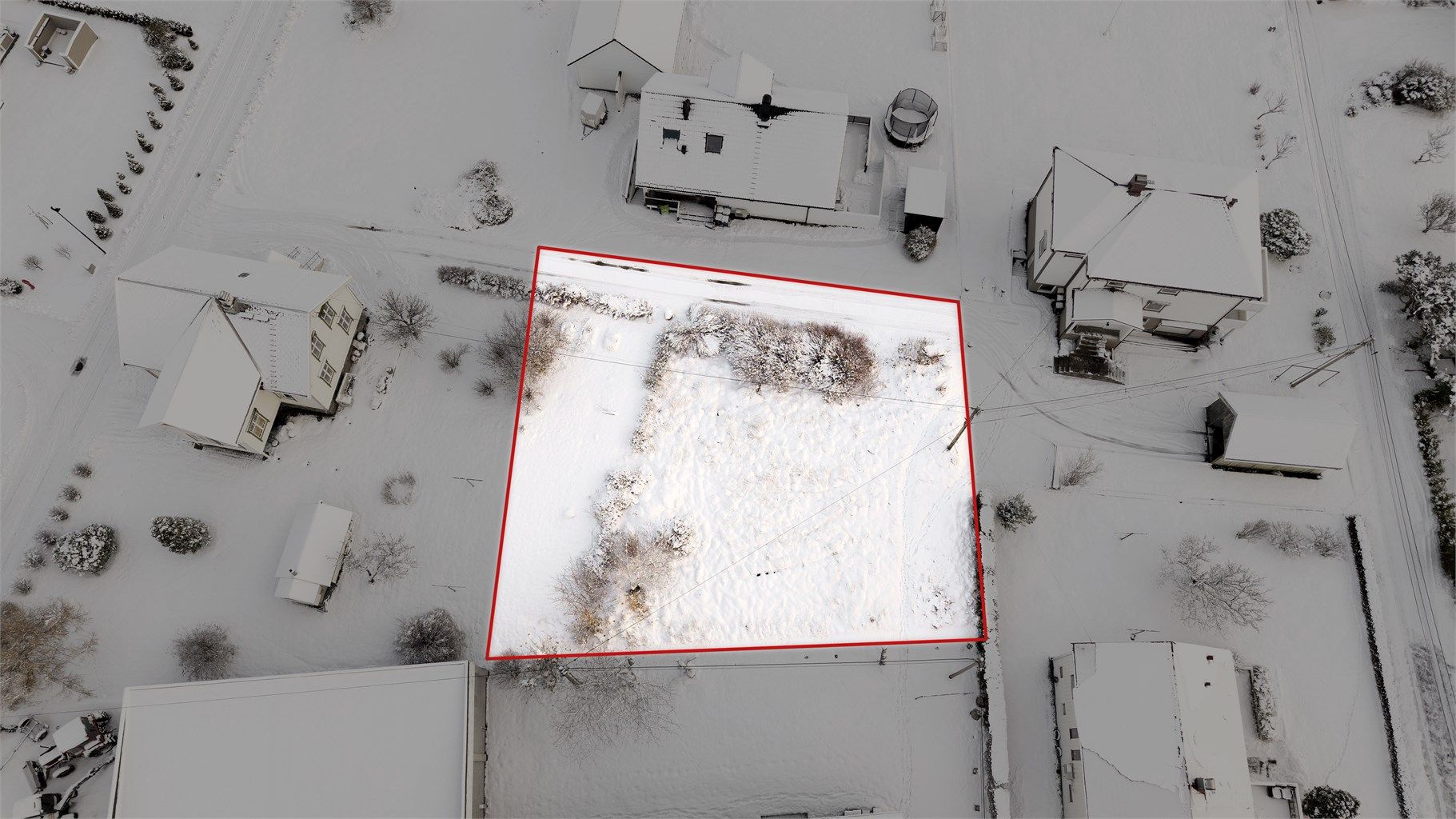 Bildet viser tomtens omtrentlige avgrensning. Tomten er på 781 kvm med BYA 30 %.