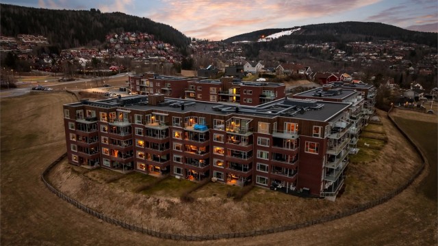 Leiligheten ble oppført i 2020 og holder en moderne og gjennomgående god standard