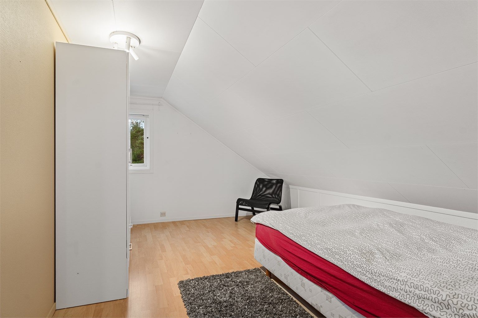 Ytterligere soverom som passer godt som barnerom, gjesterom eller kontor.