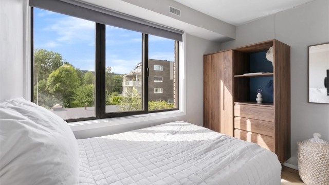 Soverommet har plass til seng og garderobeløsning.