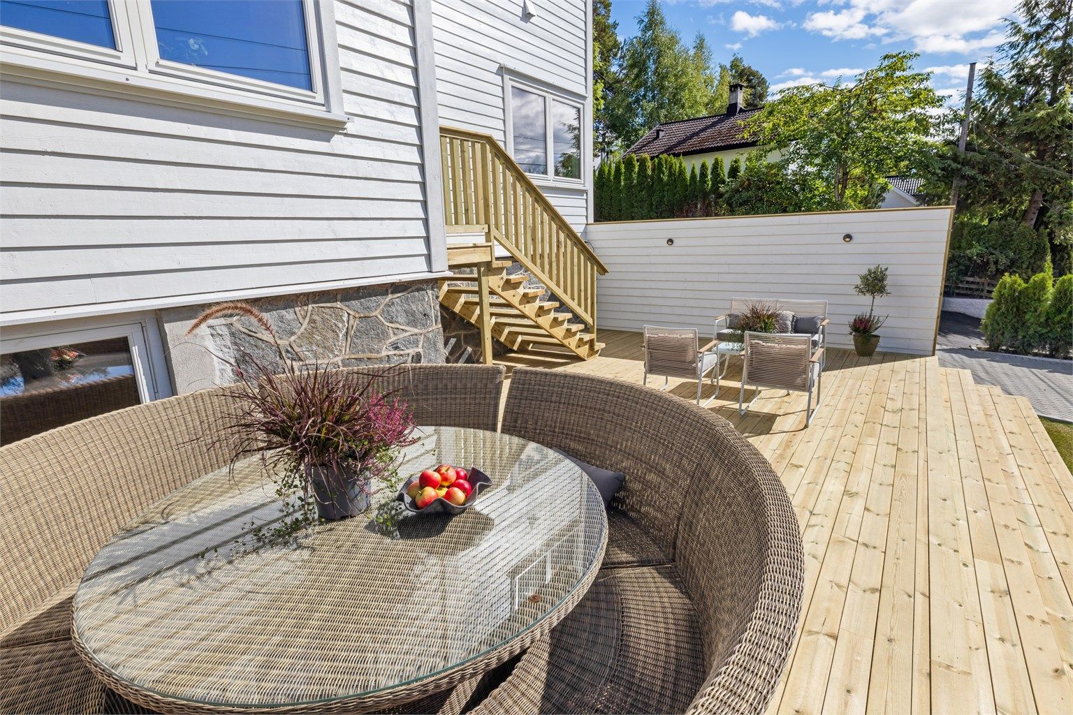 Stor terrasse på ca. 41 m² med utgang fra stuen.
Foto: EFKT