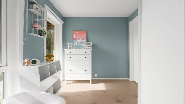 Lyst og trivelig rom som er enkelt å innrede etter behov.