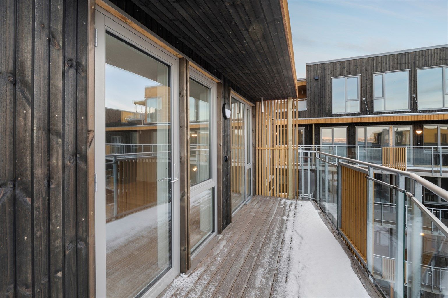 Her kan man nyte solen med en god kopp kaffe.