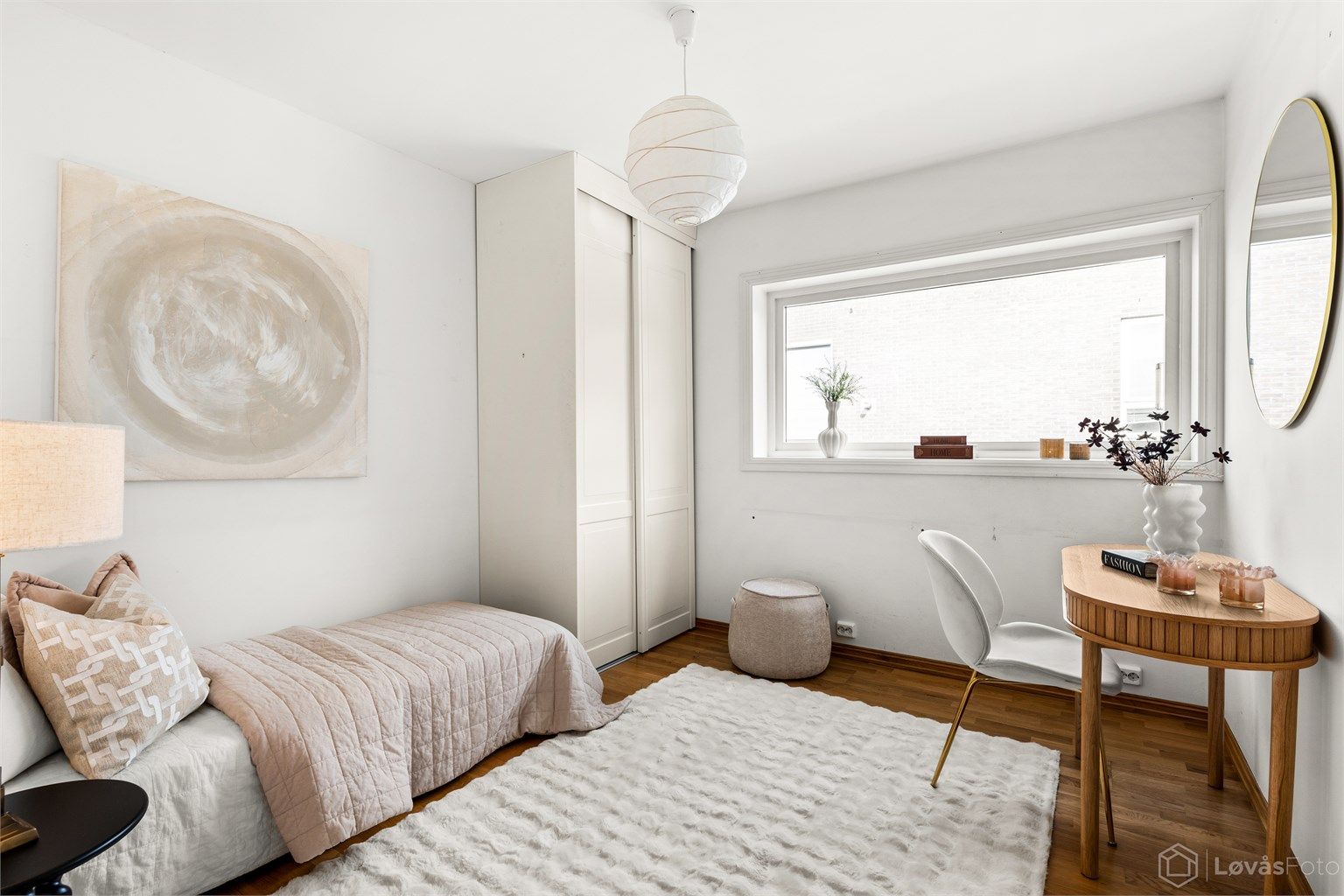 Soverom 3 med gulvvarme og skyvedørsgarderobe
