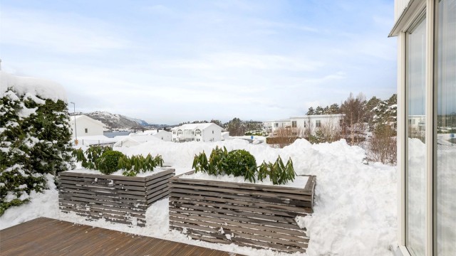 Flisnes er et populært og fredelig boområde, ansett som svært trygt og barnevennlig.