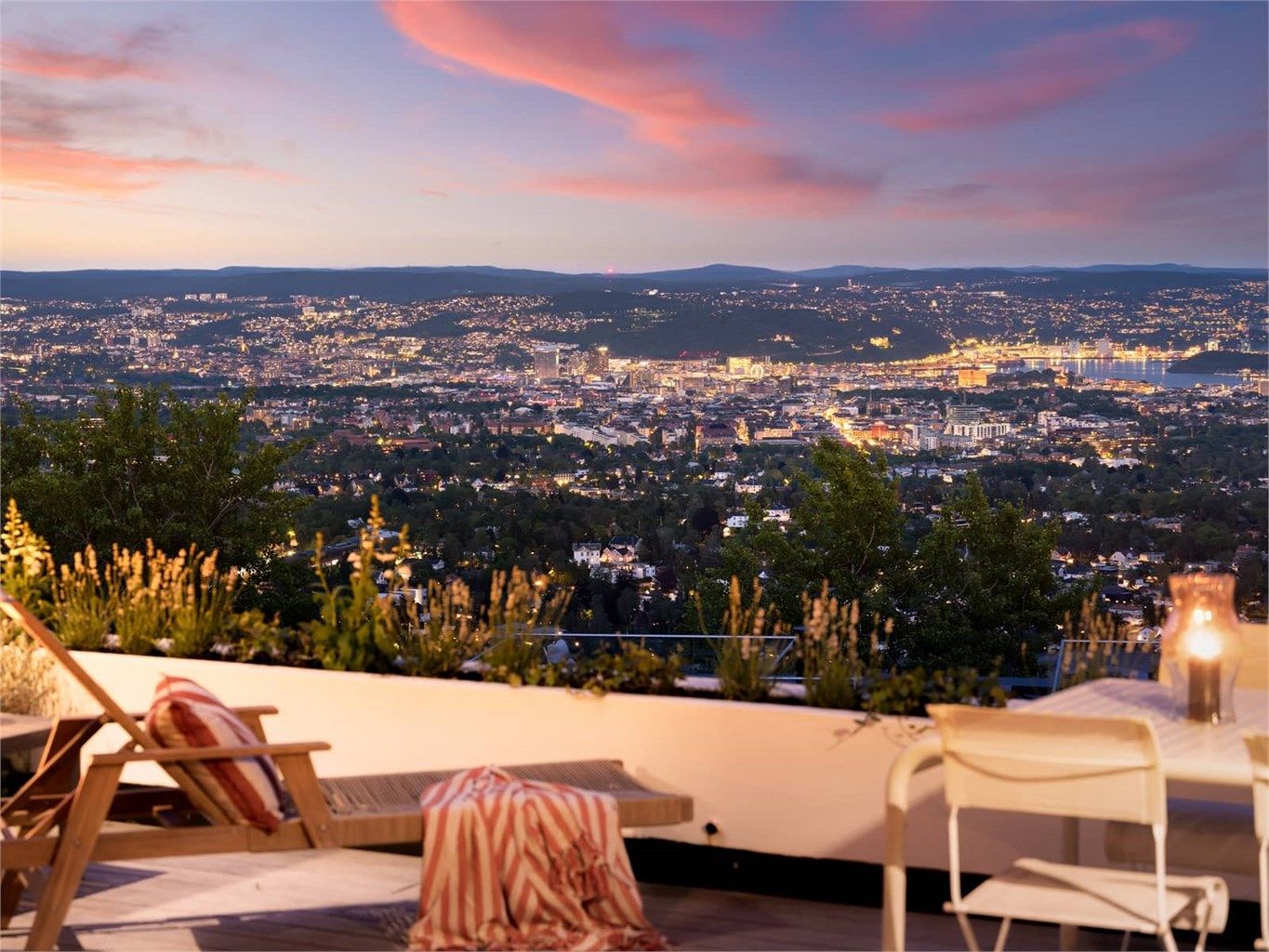 Nydelig panoramautsikt fra en av flere terrasser. 
