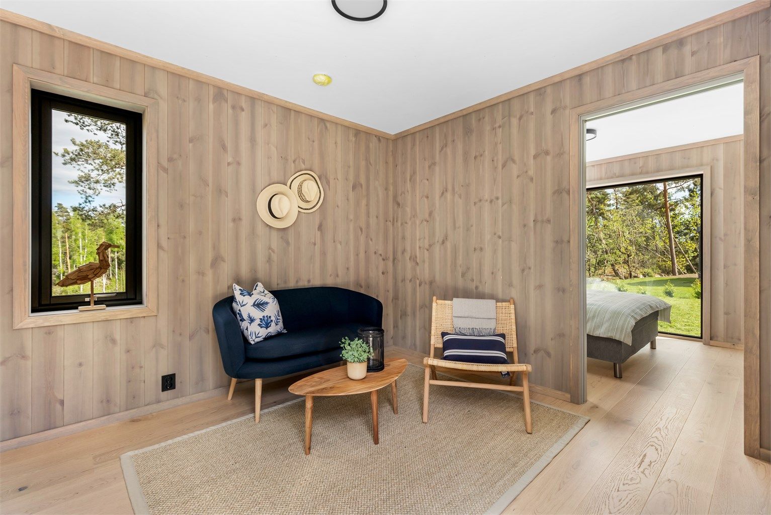 Annekset har også et oppholdsrom med et lite kjøkken.