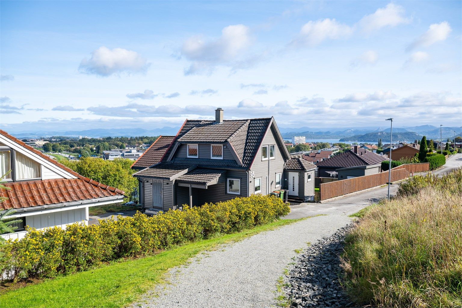 Tursti som leder rett opp til Sørmarka. 