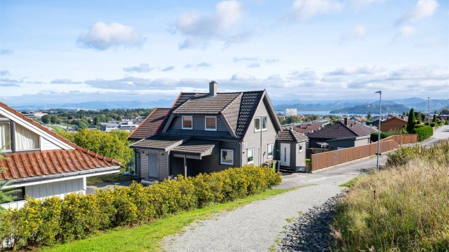 Tursti som leder rett opp til Sørmarka.