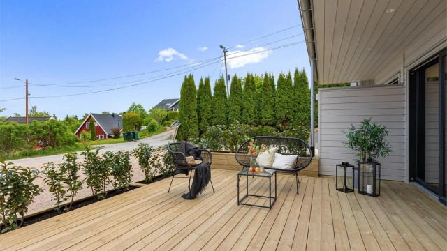 Stor og flott terrasse, utenfor stue!