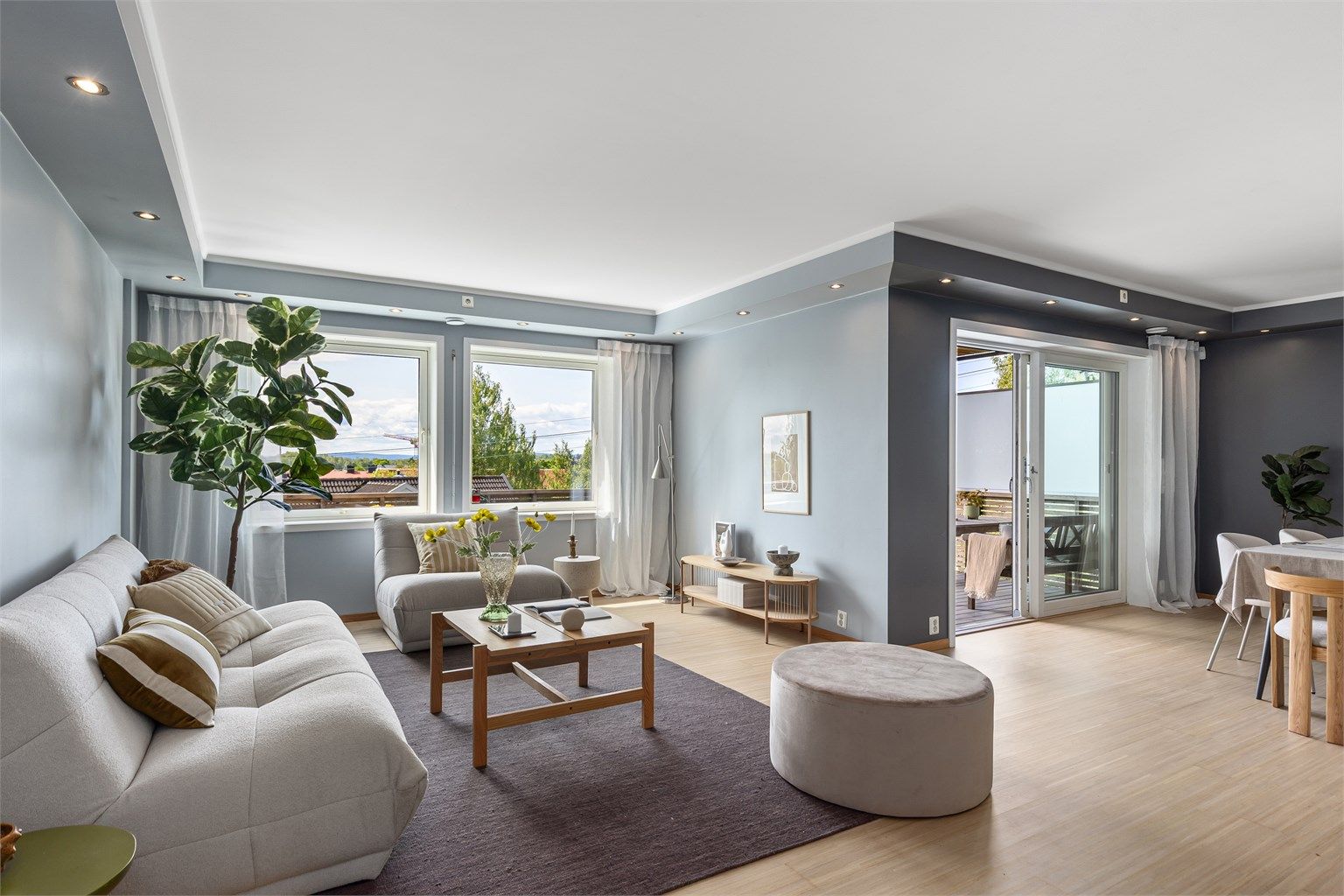 Velkommen til Fallanveien 26B! Stor og moderne del av tomannsbolig med tre soverom og stor terrasse