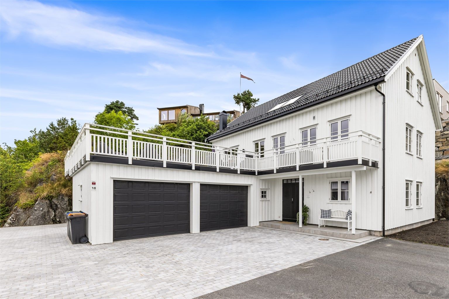 Tangen Allè 18 - En romslig og flott enebolig solrikt beliggende i attraktivt boligområde