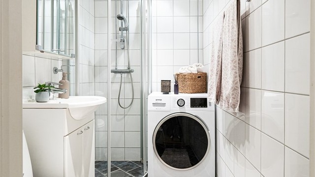 Her på badet er det elektrisk gulvvarme for økt komfort.