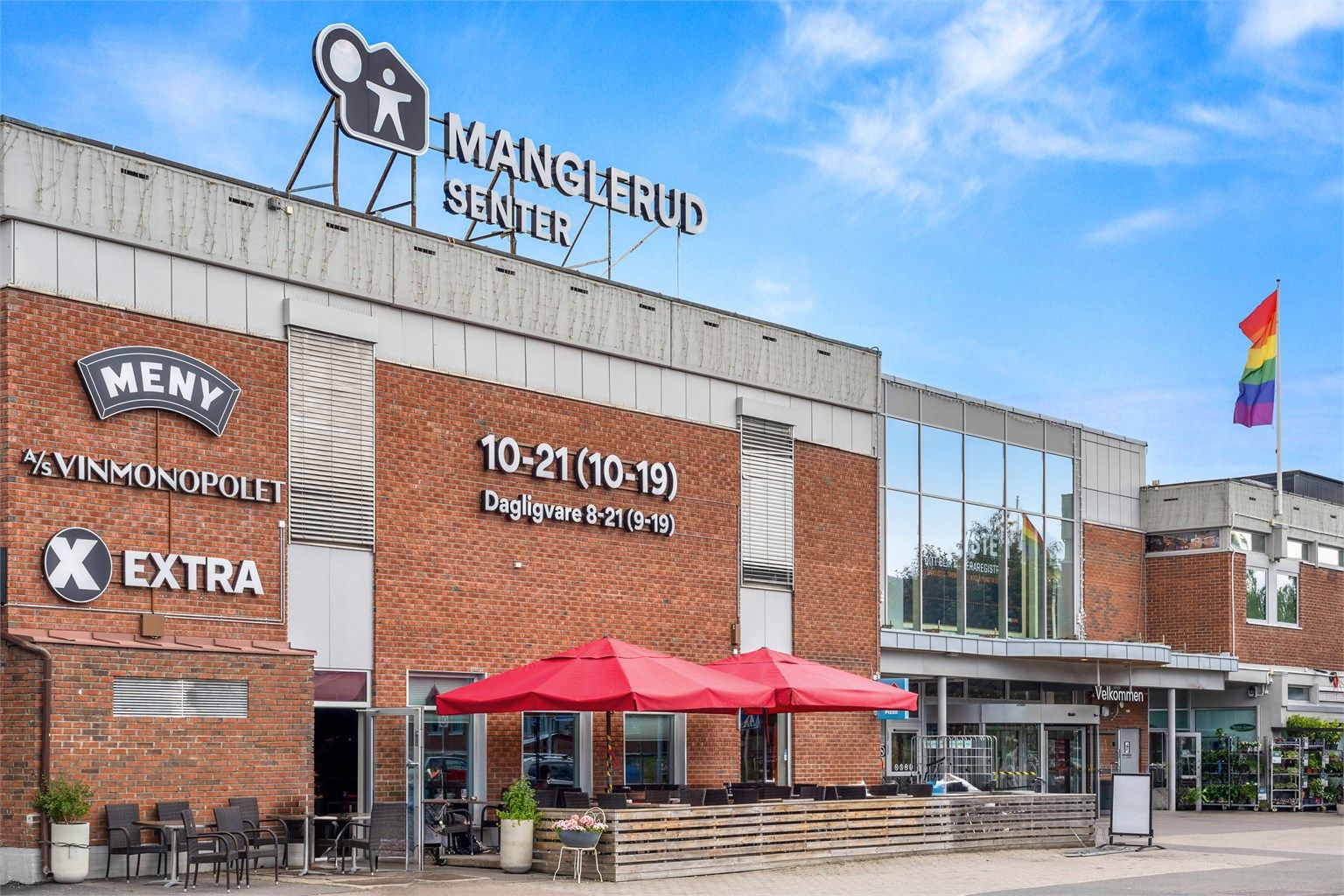 Manglerud Senter er kun 5 minutters gange unna, med blant annet Meny, apotek og Vinmonopol.