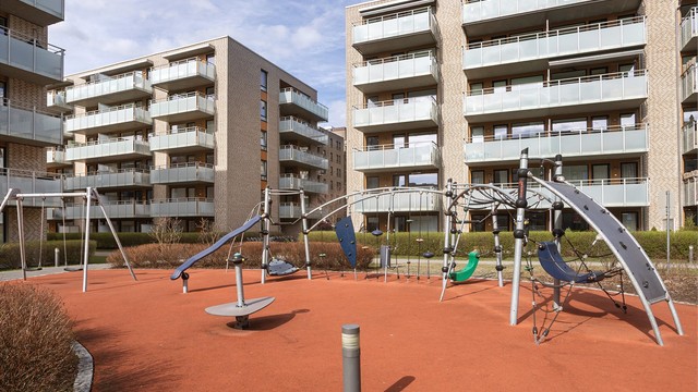 Lekeplass på gårdstunet.