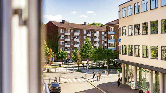 Her bor man sentralt men tilbaktrukket på Carl Berner.