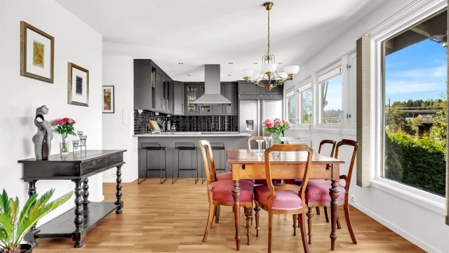 Her er det god plass til å innrede med en spisegruppe der venner og familie kan inviteres på middag.