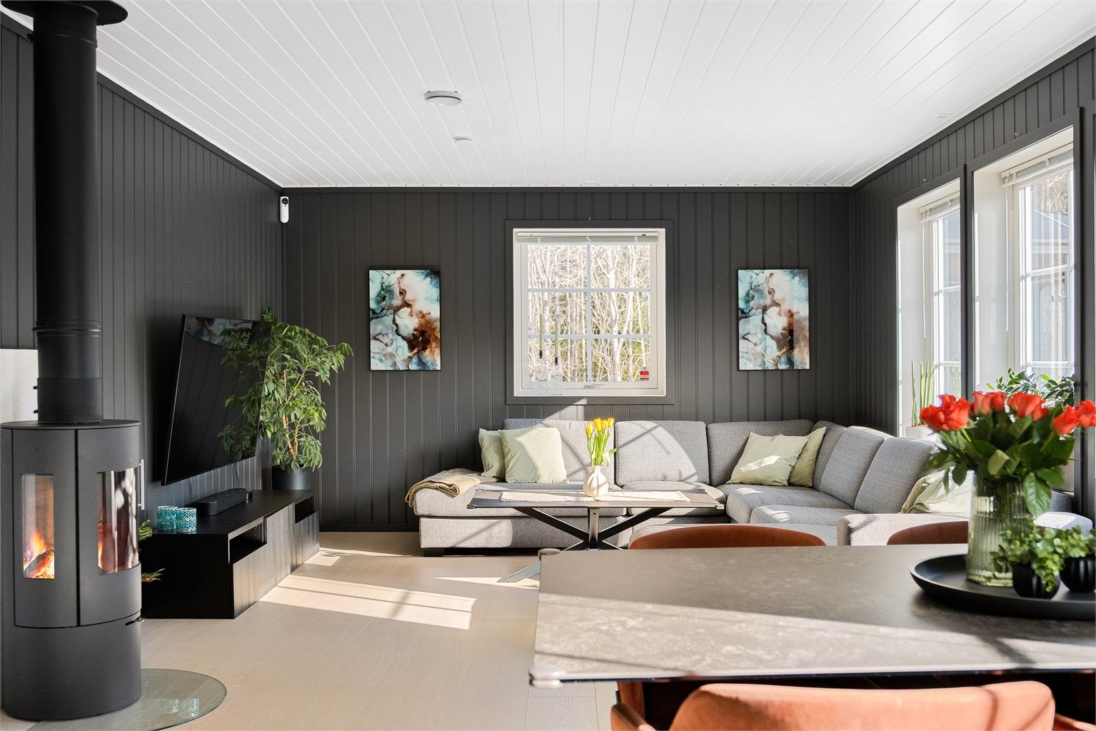 Nordbergveien 124 presenteres av Per-Espen Omberg i Krogsveen. 
Fotograf; Kristoffer Kristiansen.